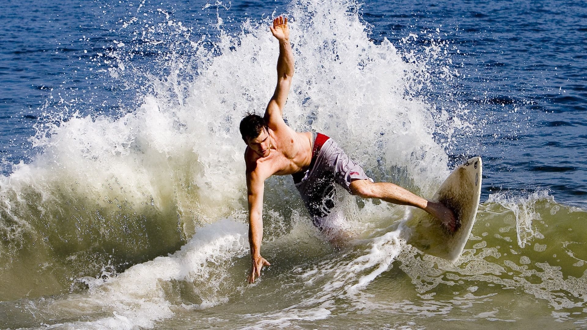 NBA季后赛抢七大战惊心动魄 主场球队绝杀晋级