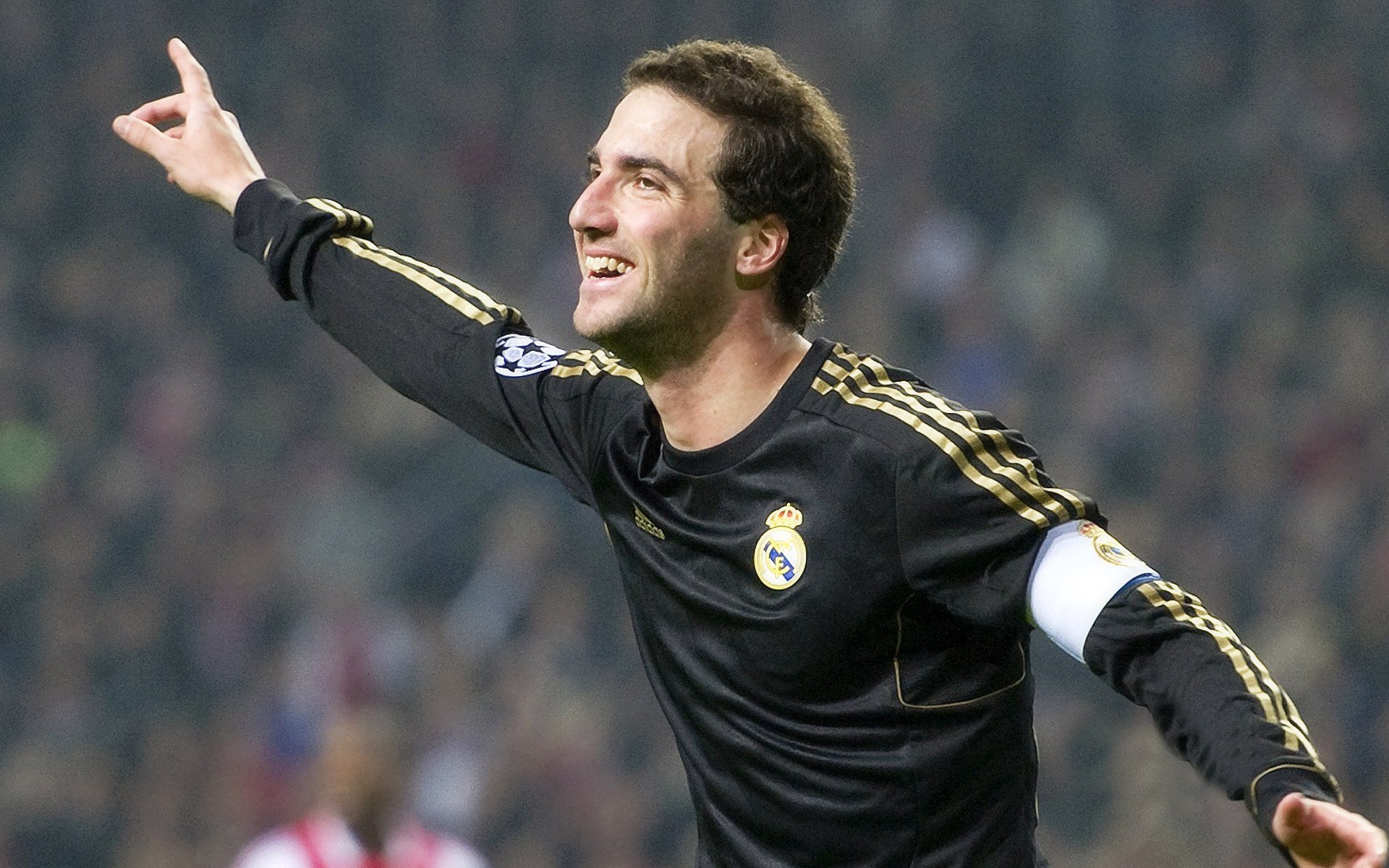 天才新星上演帽子戏法，助球队豪取三连胜